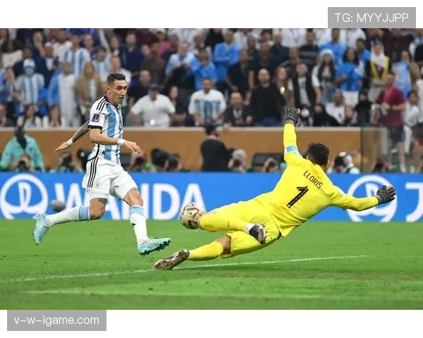 灵动突破再现绿茵赛场——新球星以迪马利亚式盘带风格引领攻势