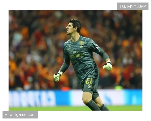 库尔图瓦神勇救险力挽狂澜，助球队逆转取胜再书传奇