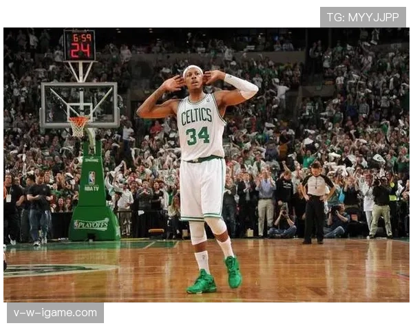 卡梅隆·安东尼突破制造错位助攻，提升球队关键时刻得分效率