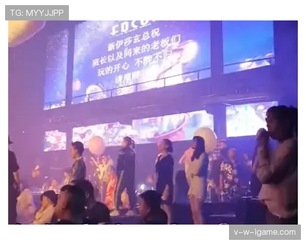 拉菲尼亚训练完直接去夜店蹦迪？这体能也太离谱了吧